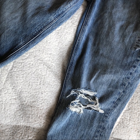 AE ripped highest waist mom jeans - Picture 6 of 9